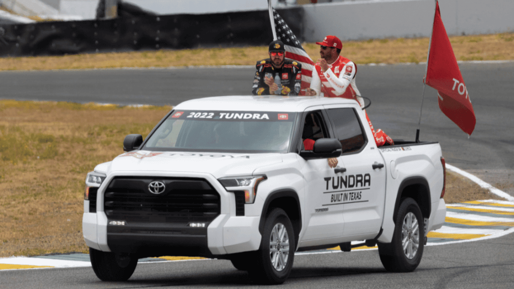 To Toyota Tundra στον αγώνα NASCAR 2022